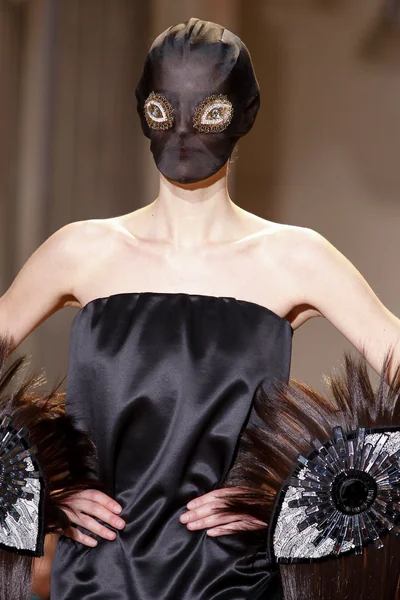 Look 50